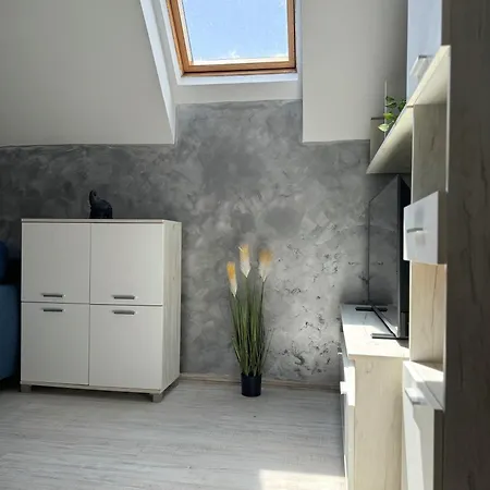 Апартамент Artistic For 4 Guests In Бургас
